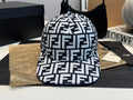 Fendi keps svart vitt