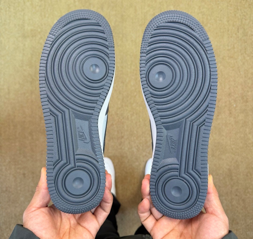 Nike air force 1 grå vitt