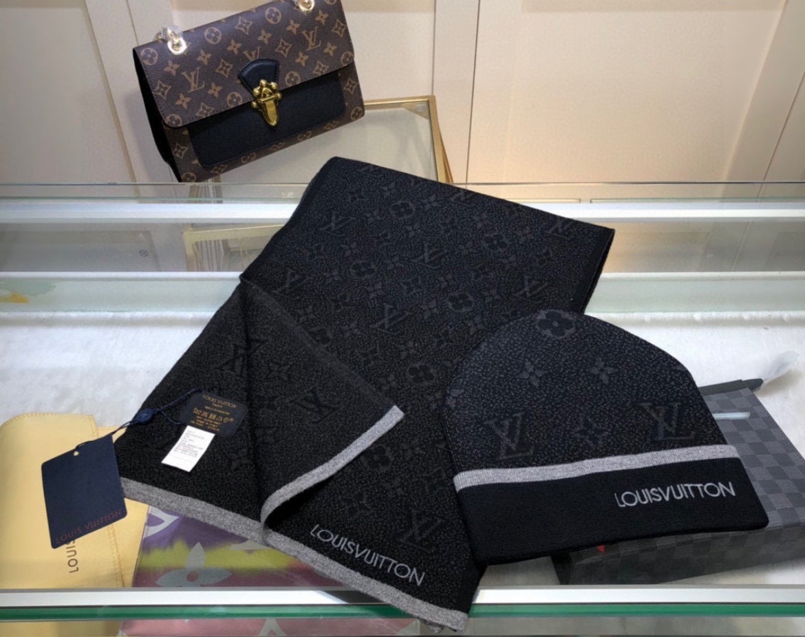 Louis Vuitton mössa och halsduk