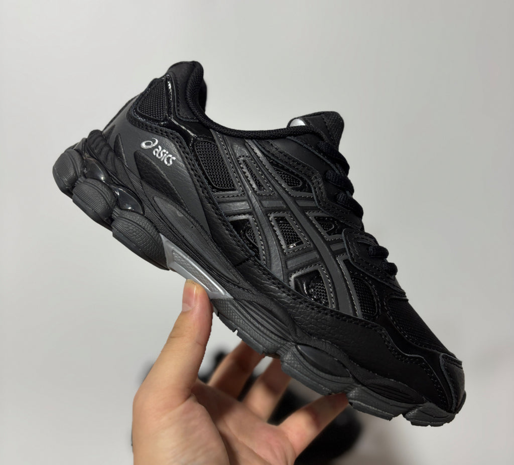 Asics skor