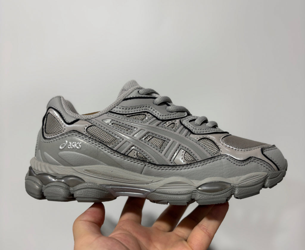 Asics skor