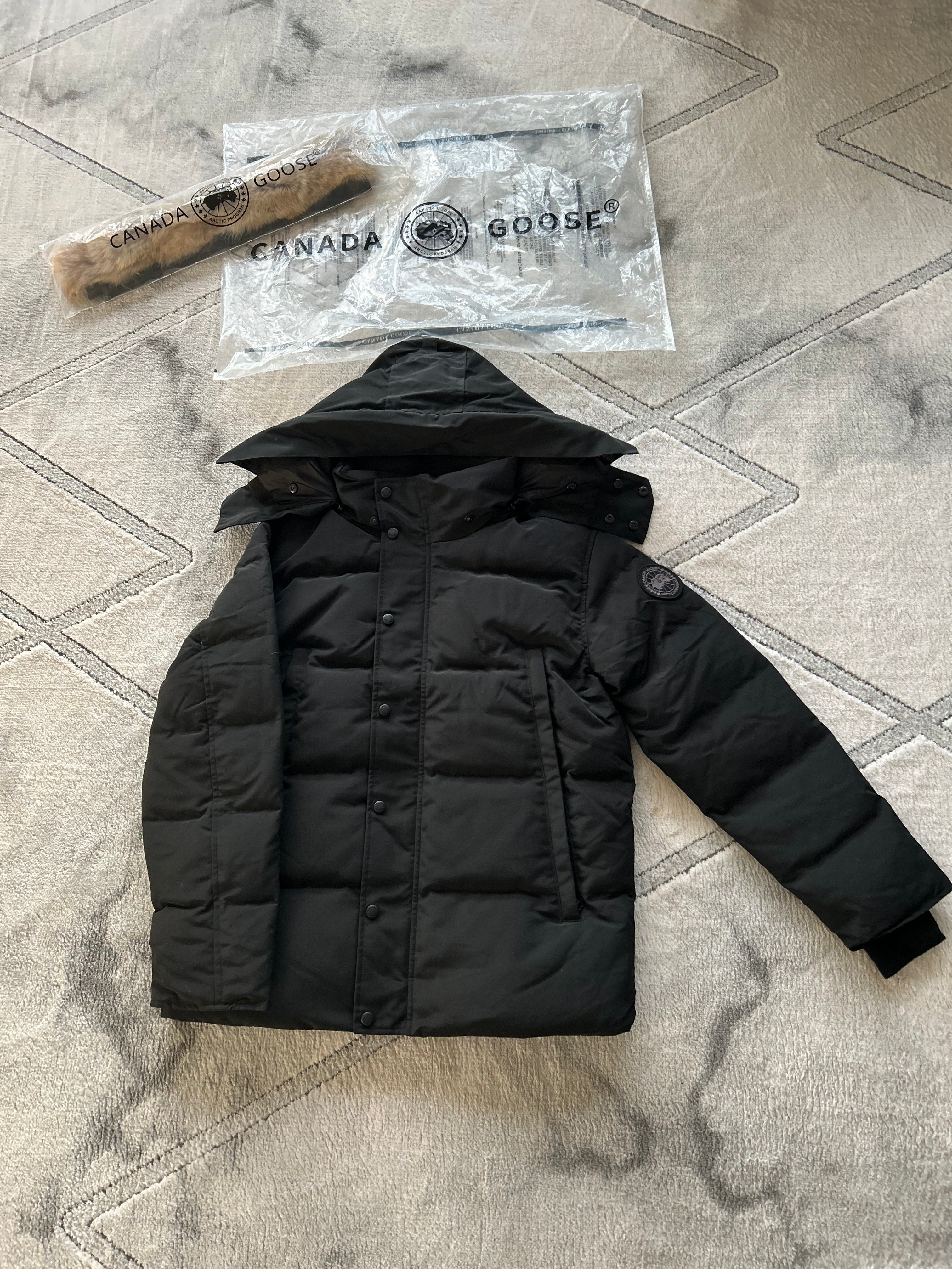 Canada goose jacka svart/ black logga