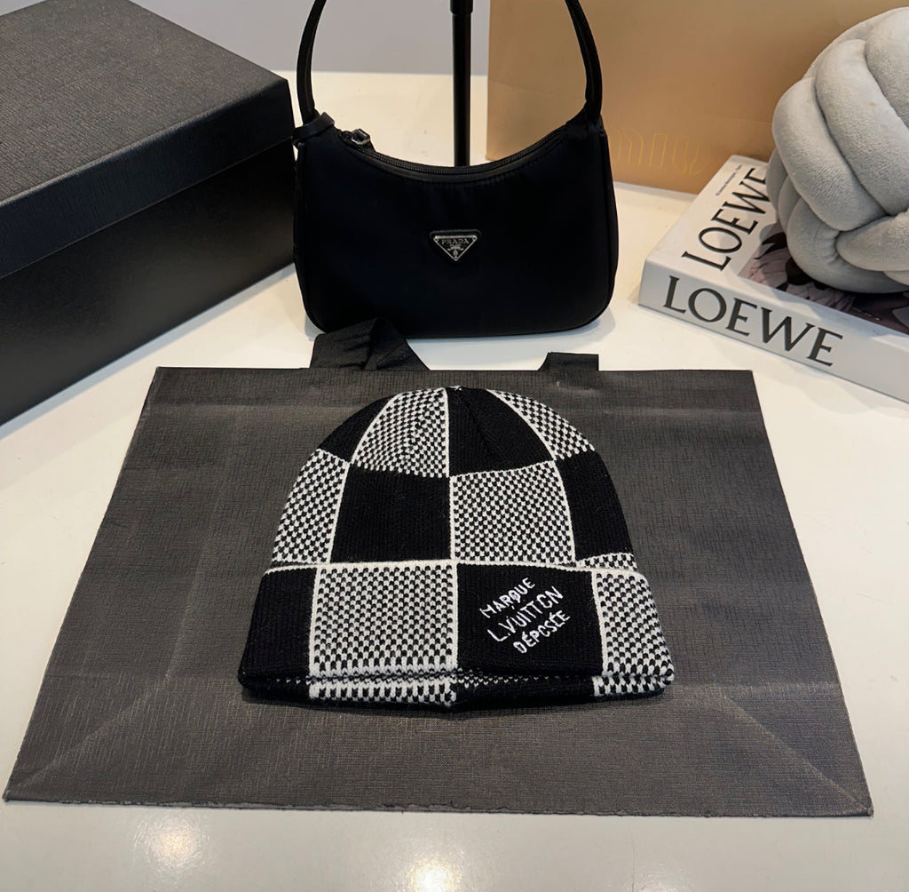 Louis Vuitton mössa och halsduk