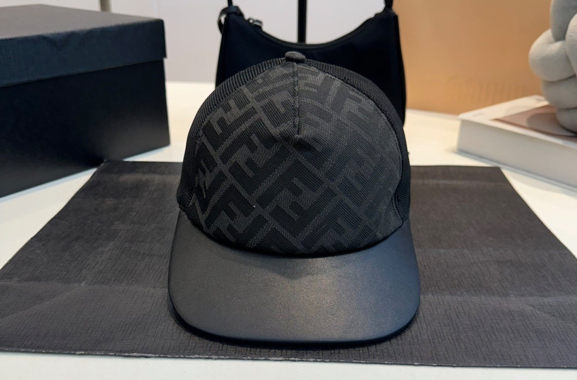 Fendi keps svart
