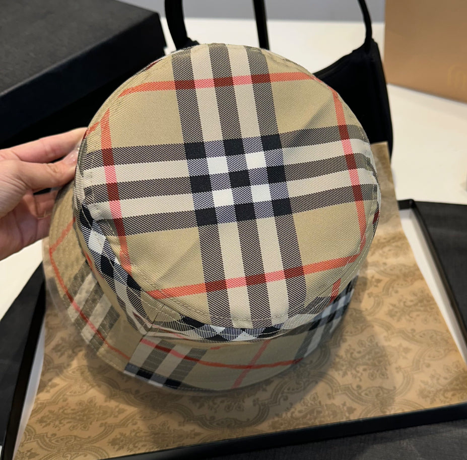 Burberry hatt