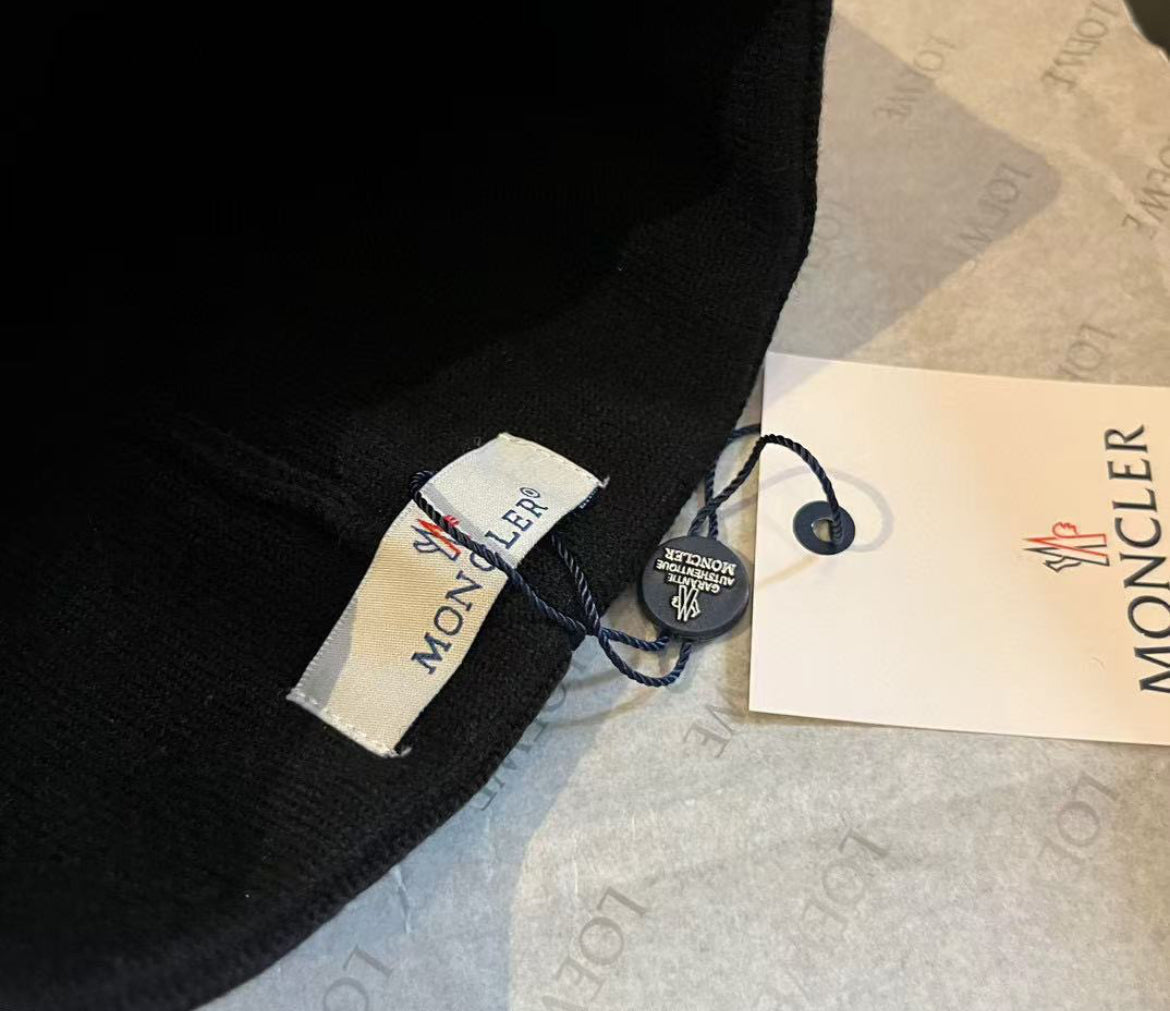 Moncler mössa svart