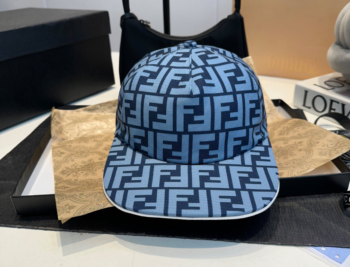 Fendi keps blå