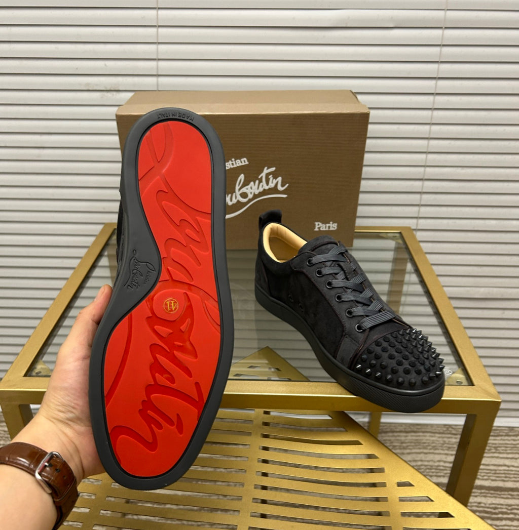 Louboutin skor grå med spikar