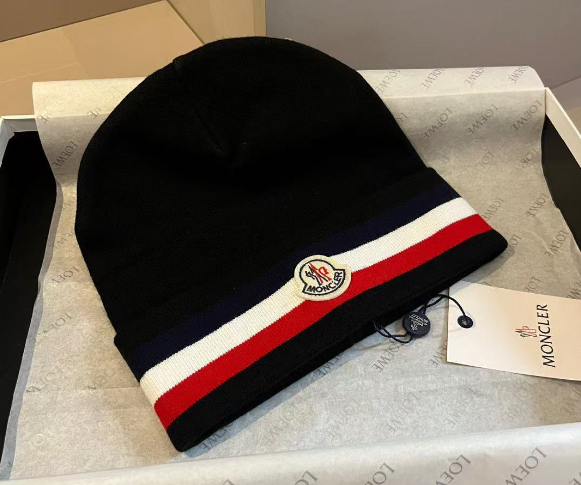 Moncler mössa svart