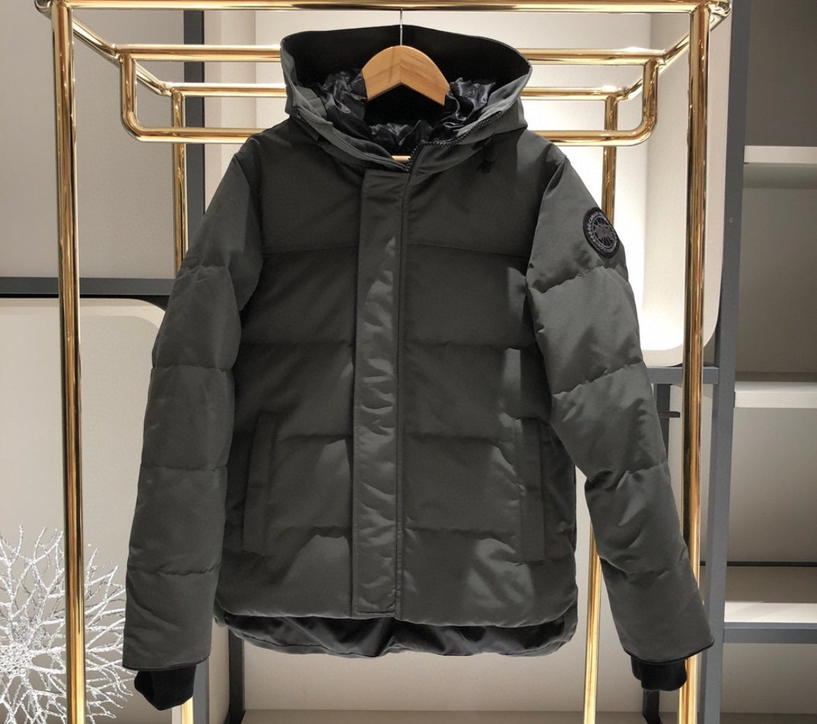 Canada goose jacka grå/ svart logga