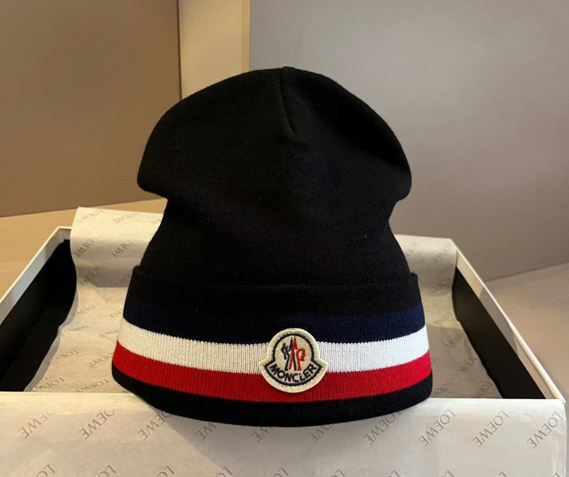 Moncler mössa svart