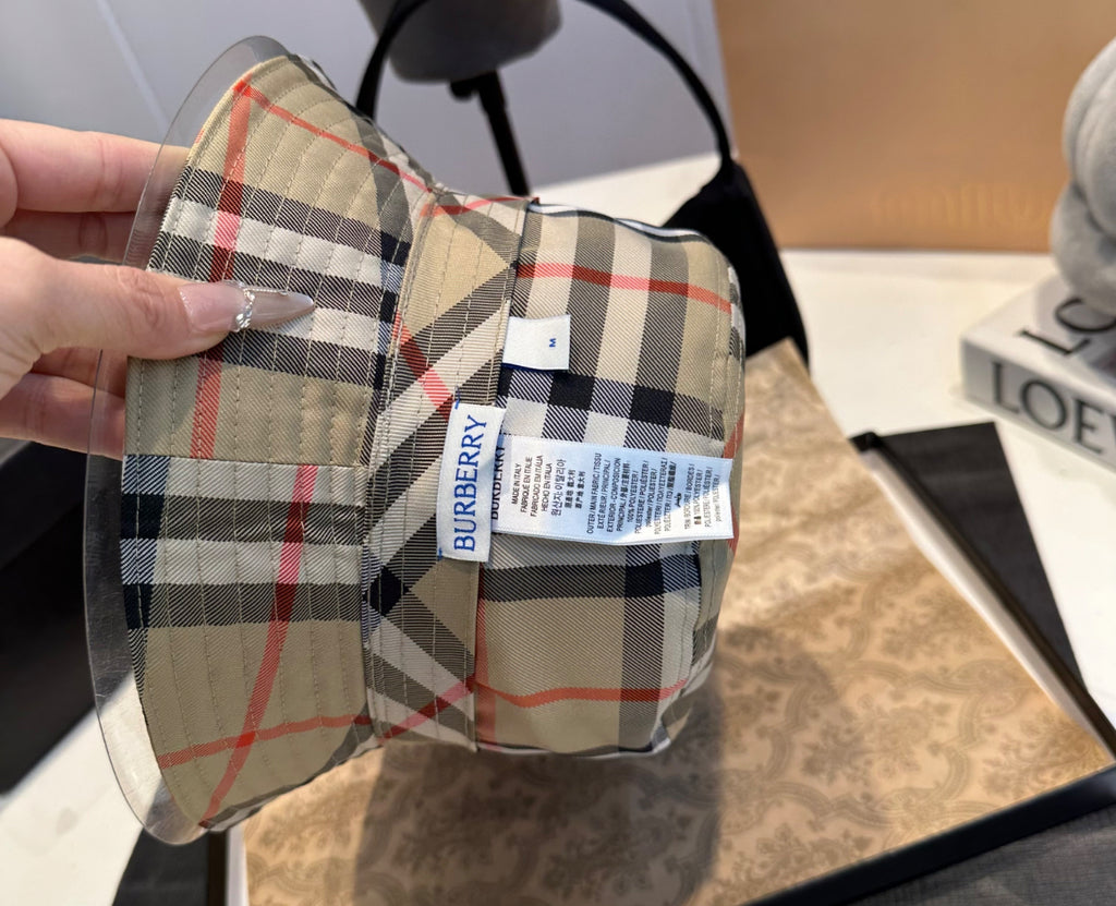 Burberry hatt