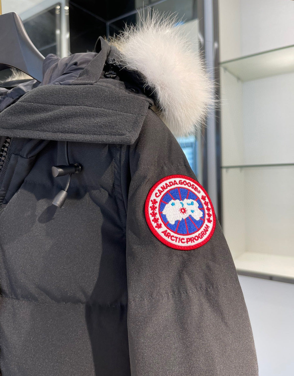 Canada goose jacka lång modell/ röd logga
