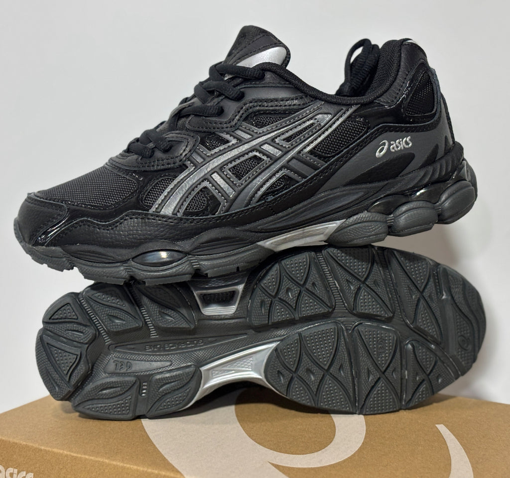 Asics skor