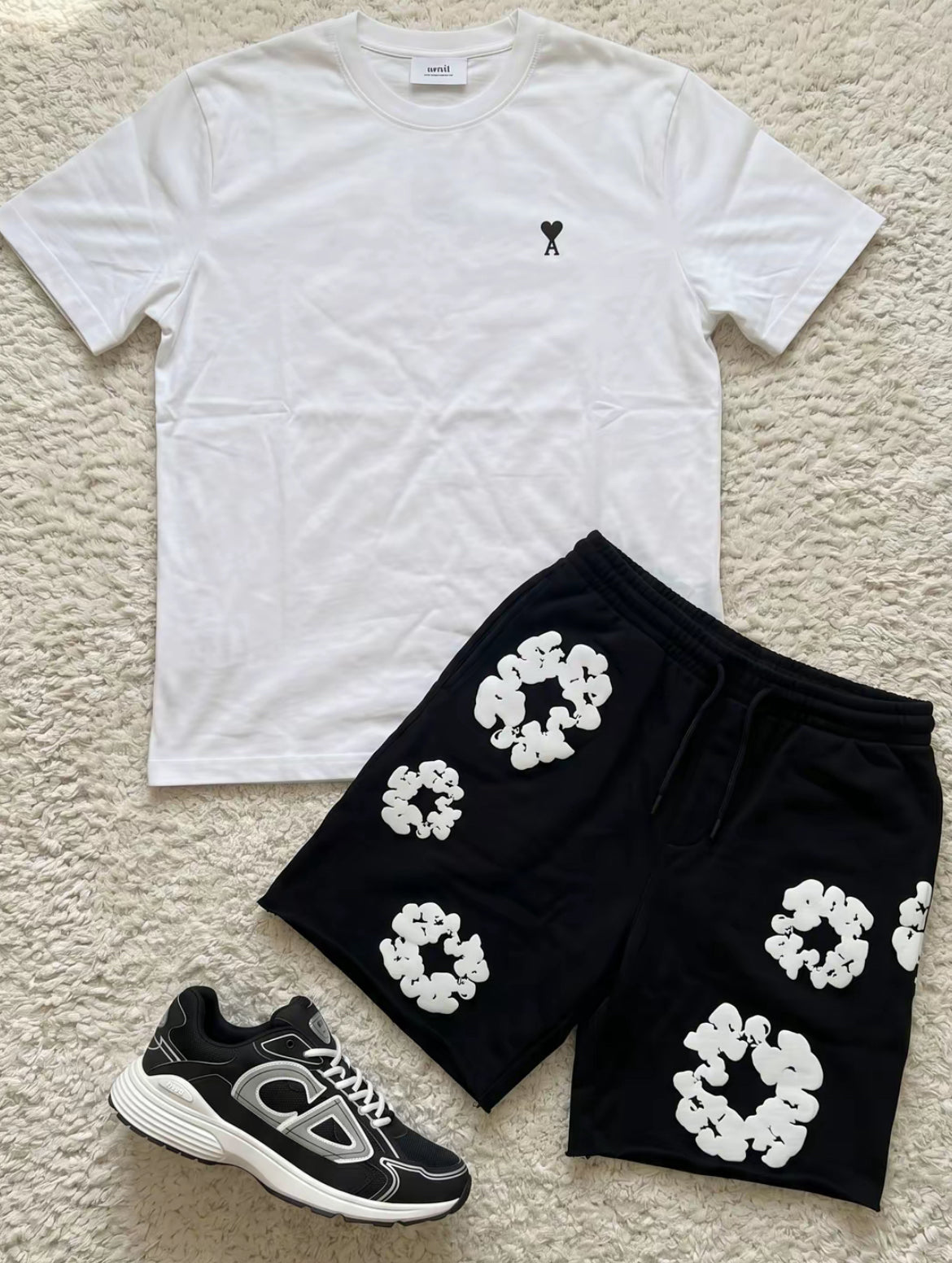 Ami Paris tshirt dior skor och denim tear shorts