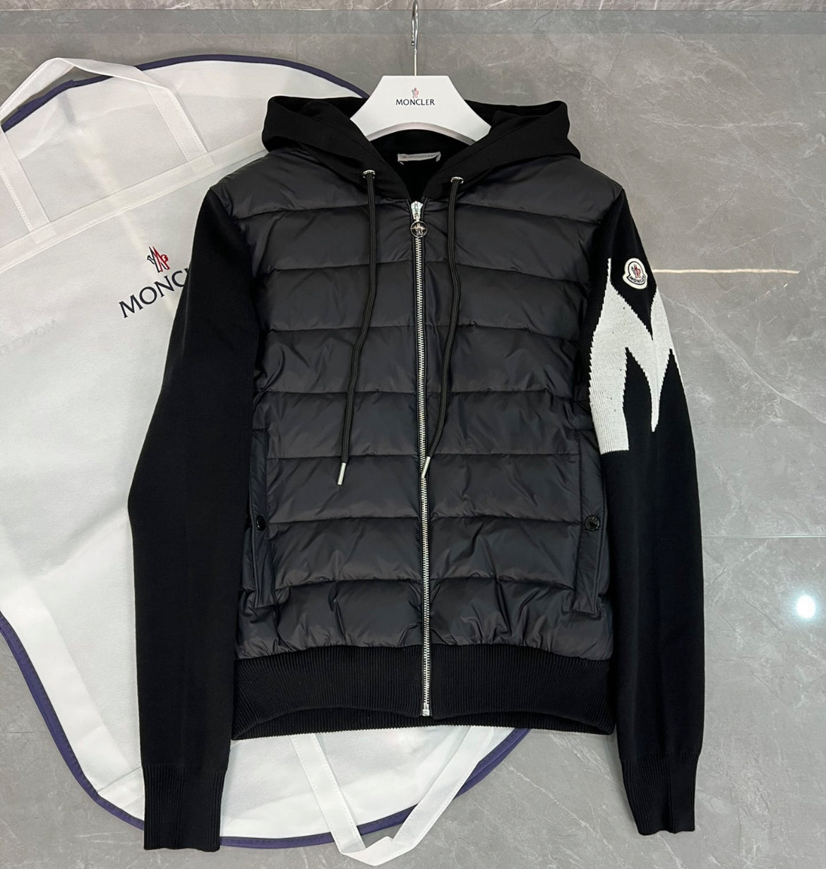 Svart moncler cardigan jacka