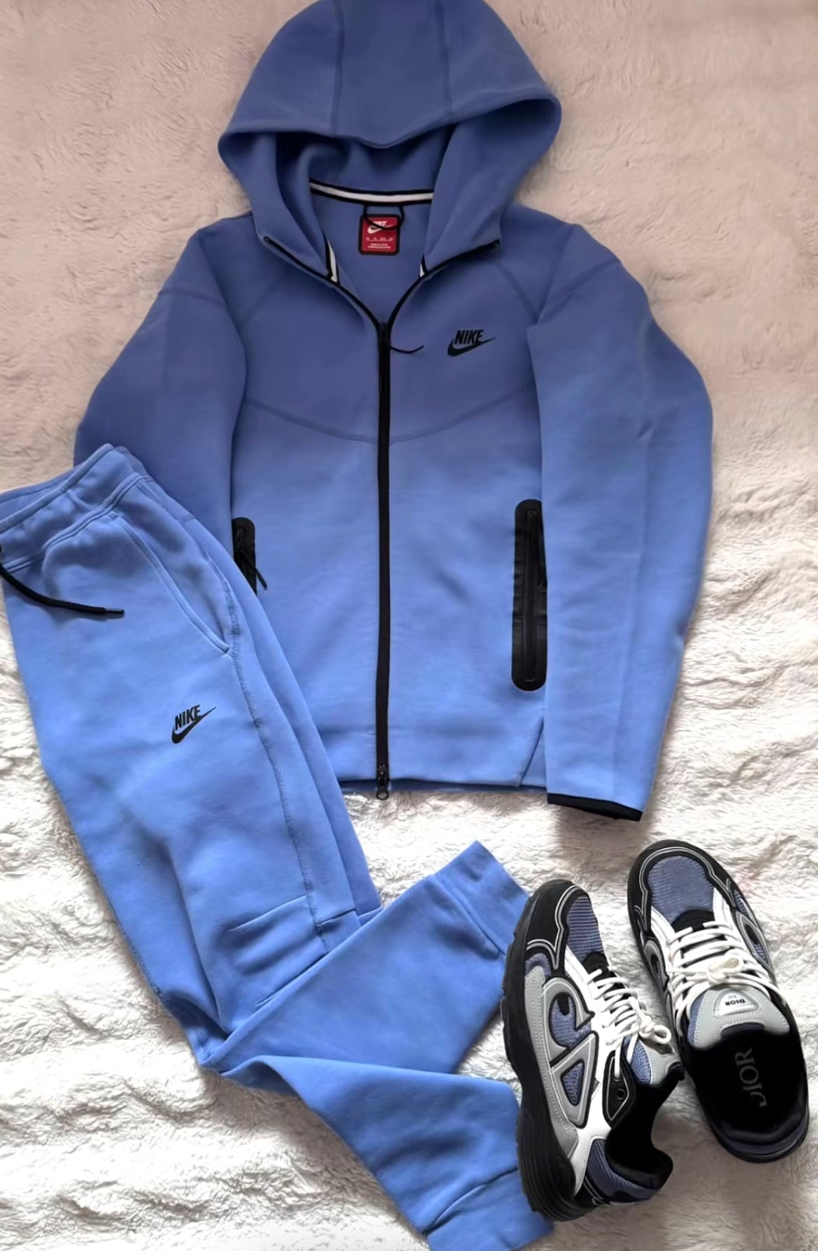 Blå Nike tech set med dior b30 skor