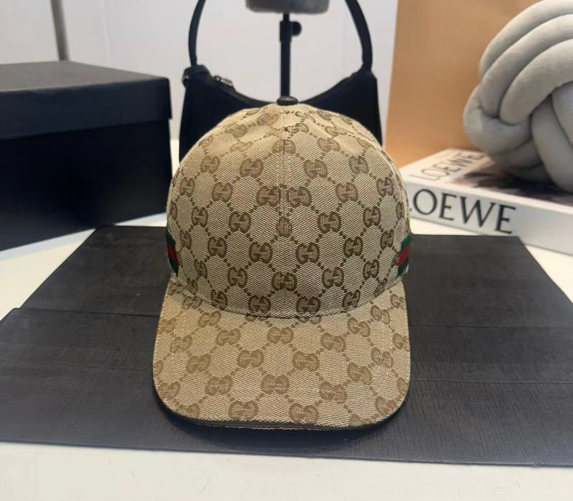 Gucci beige canvas keps