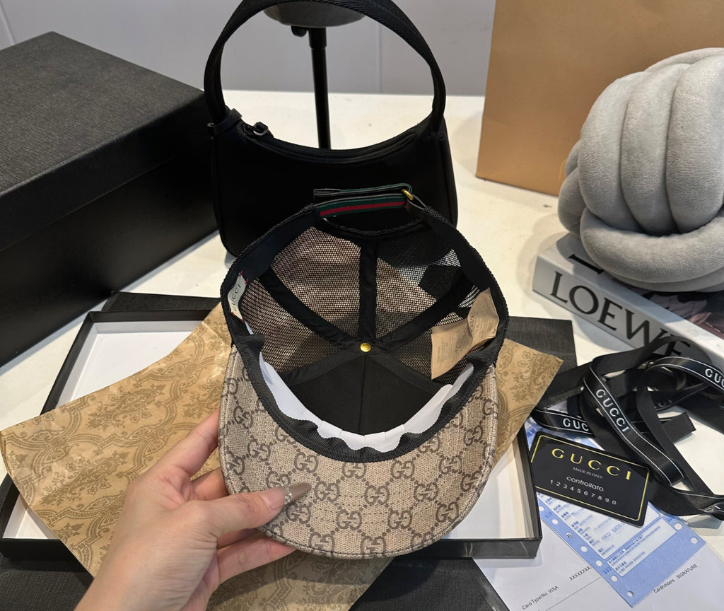 Gucci beige tiger keps