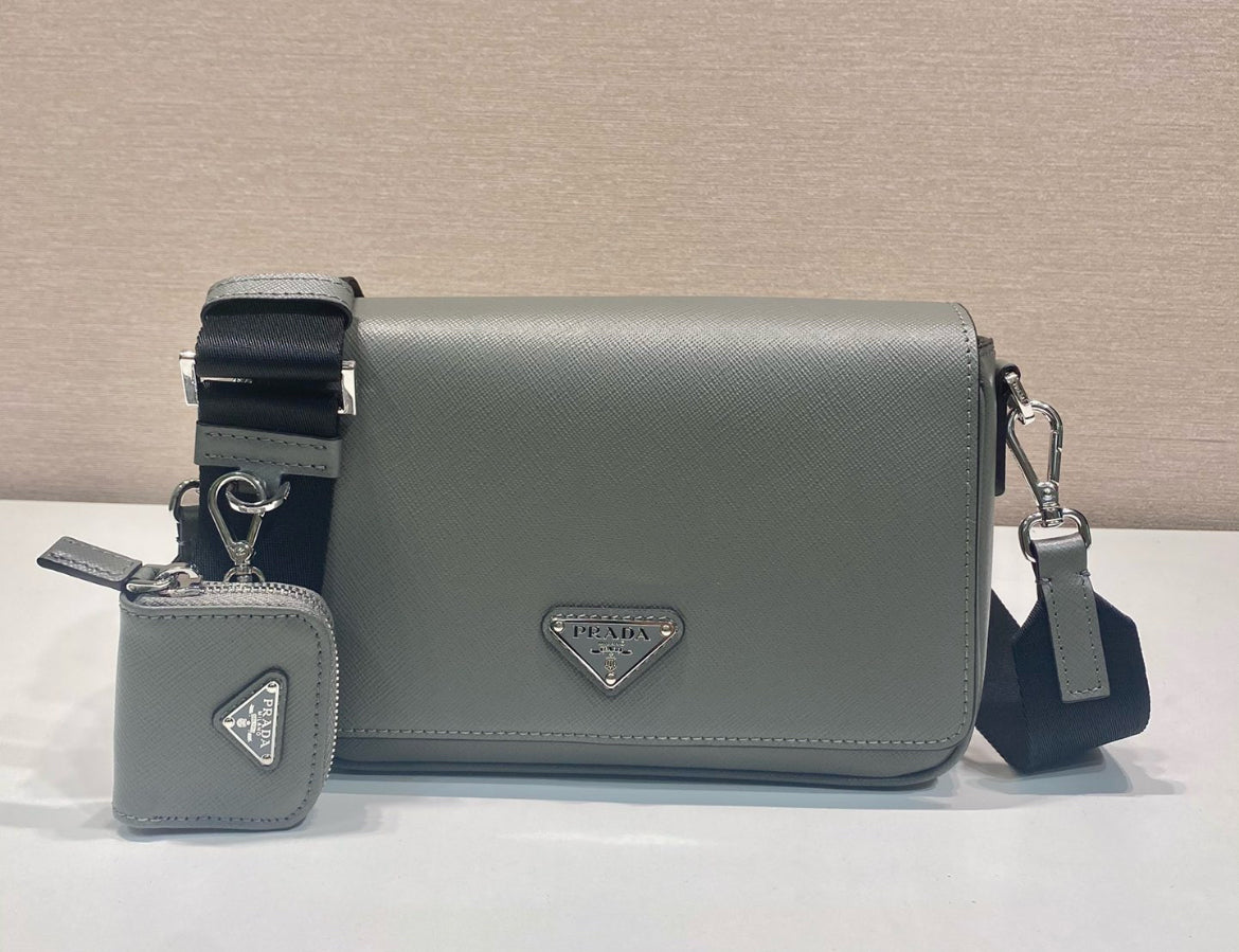 Prada väska grön